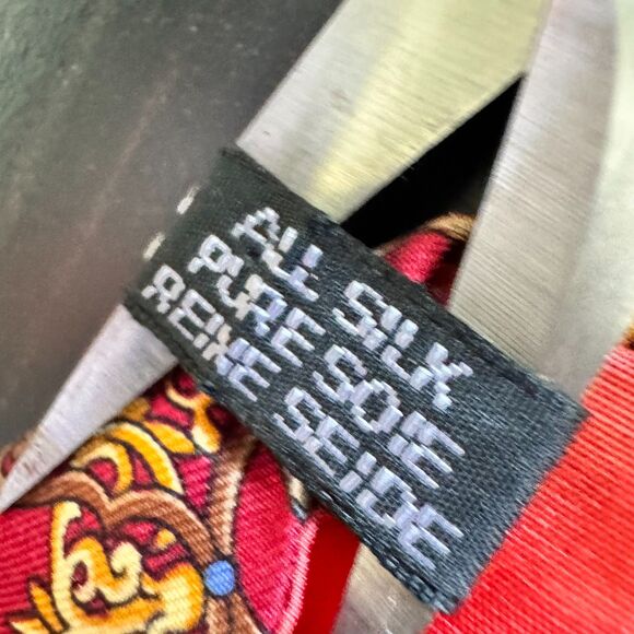 DAKS London Elephant Print Tie Burgundy Gold Scrollwork 100% Silk Vintage Tie - Picture 2 of 8